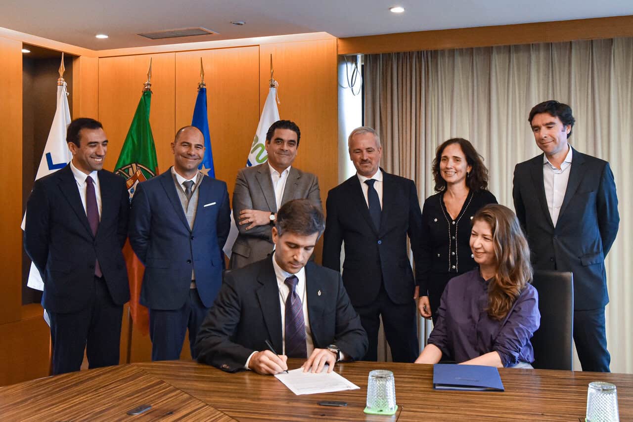 O acordo foi assinado a 3 de dezembro de 2024, na presença de representantes da ANA – Aeroportos de Portugal e da Mesa.