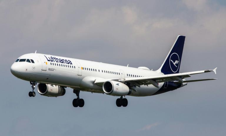 Avião da Lufthansa. Créditos: Kevin Hackert/Unsplash