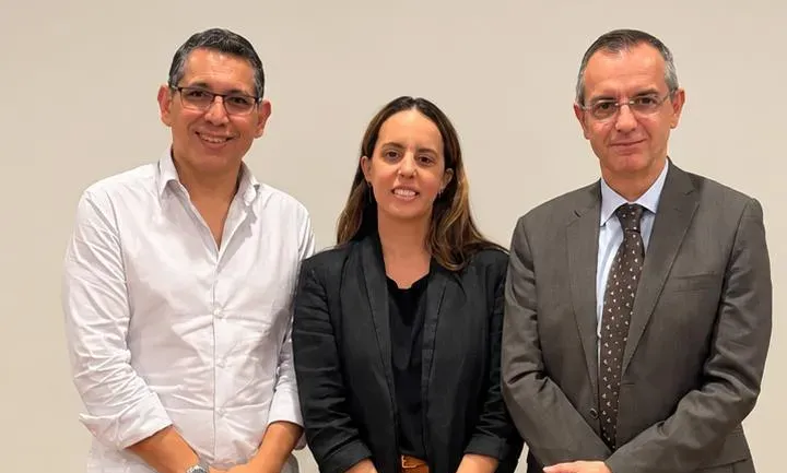 Fabiano Camargo, presidente do Conselho da BRAZTOA, Marina Figueiredo, presidente executiva da associação, e José Manuel Santos, presidente da Agência Regional de Promoção Turística do Alentejo (ARPTA)